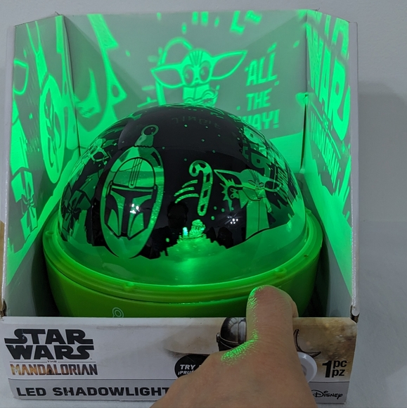 Star Wars The Mandalorian Christmas Holiday LED Projector Shadowlights,NEW - Picture 7 of 10